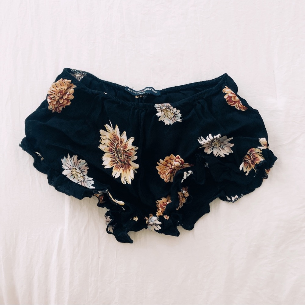 Brandy Melville Sunflower Ruffle Short (Vodi)